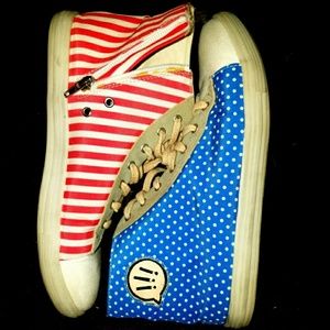 DV8 🇺🇸 Red White Blue Sneakers size 8.5